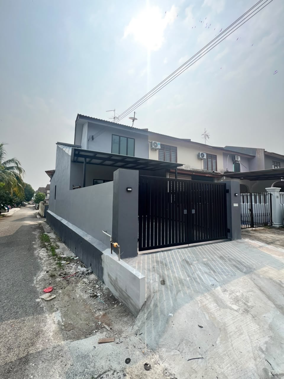 Bahagian depan rumah Taman Puteri Wangsa